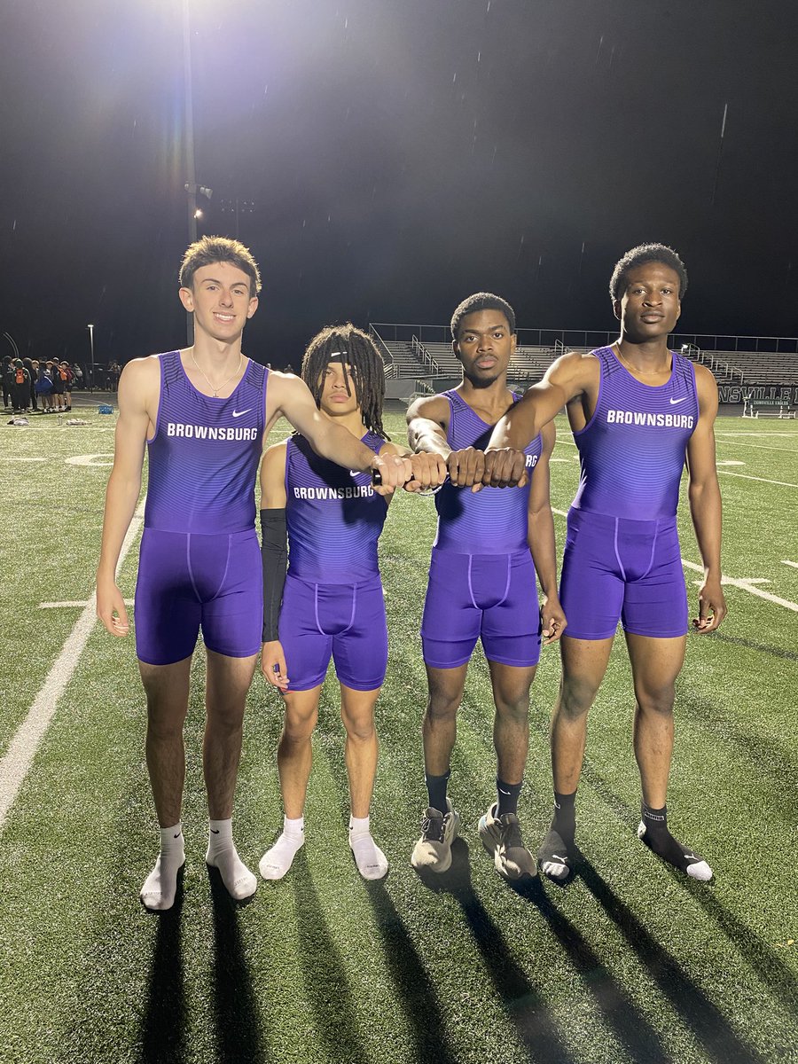 4x400 meter relay team runs a season best time to close out the night!!

Carter Hurst 51.85💨
Kingston Thompson 50.46⚡️
Ra’Shaun Snow 51.59💨
Chris Adekoye 49.79 ⚡️⚡️

3:23.69 🥉

#speedkills
