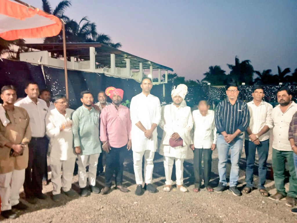 आज 3 मई को श्री पुरुषोत्तम जायसवाल जी बोरावां के सुपुत्र के कसरावद में आयोजित विवाह समारोह में सम्मिलित होकर परिवारजनों को बधाई व शुभकामनाएं प्रेषित की ।
#कसरावद_मेरा_परिवार