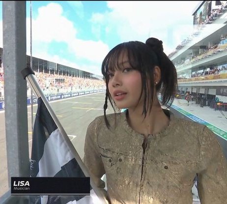 veracestappen's tweet photo. everytime a blackpink member has waved the chequered flag, lando norris ended up winning the race 

(Lisa - miami gp 2024 
Rose - miami sprint gp 2025) https://t.co/yIPHI9FnUn