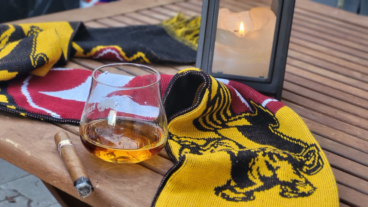 Schade verdammt nochmal...
Dafür heute eine "dann ebend nächste Woche Zigarre " bevor das nächste mal die "Aufstiegs Zigarre " folgt  #sgd1953