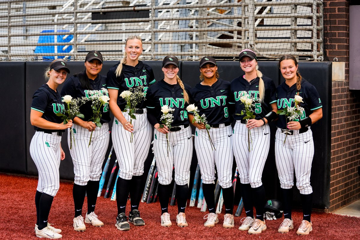 UNT Softball (@meangreensb) on Twitter photo Thank you <a href="/ecu__softball/">East Carolina Softball</a> for honoring our seniors ahead of today's game 💚🤍💜💛
#GMG 🟢🦅 Thank you <a href="/ecu__softball/">East Carolina Softball</a> for honoring our seniors ahead of today's game 💚🤍💜💛
#GMG 🟢🦅