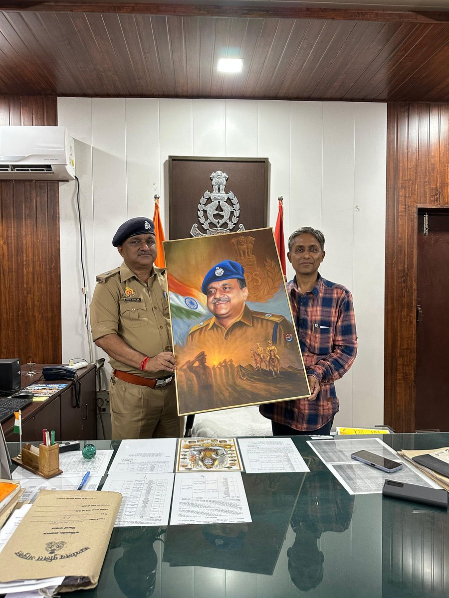 THAKUR SHREESH SINGH (वरिष्ठ पत्रकार) (@singhshreesh) on Twitter photo अपर पुलिस उपायुक्त उत्तरी श्री जीतेन्द्र कुमार दुबे जी (PPS) को उनकी बनवाई हुई पेंटिंग भेंट किया ! यह पेंटिंग युवा चित्रकार शिवम् सिंह और अमन ने बनाया है ! चित्रकार शिवम् सिंह और अमन के हाथों में जादू है <a href="/Babitasingh_/">Dr. Babita Singh</a> <a href="/PMOIndia/">PMO India</a> <a href="/CMOfficeUP/">CM Office, GoUP</a> <a href="/anandibenpatel/">Anandiben Patel</a> <a href="/AmitShah/">Amit Shah</a> अपर पुलिस उपायुक्त उत्तरी श्री जीतेन्द्र कुमार दुबे जी (PPS) को उनकी बनवाई हुई पेंटिंग भेंट किया ! यह पेंटिंग युवा चित्रकार शिवम् सिंह और अमन ने बनाया है ! चित्रकार शिवम् सिंह और अमन के हाथों में जादू है <a href="/Babitasingh_/">Dr. Babita Singh</a> <a href="/PMOIndia/">PMO India</a> <a href="/CMOfficeUP/">CM Office, GoUP</a> <a href="/anandibenpatel/">Anandiben Patel</a> <a href="/AmitShah/">Amit Shah</a>