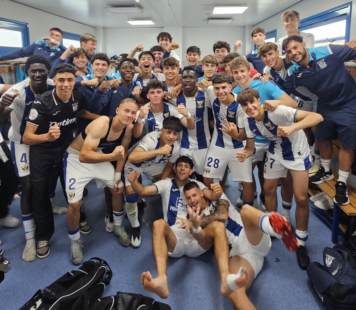 🏁 ¡Final del partido en la ID Butarque! 

✅ ¡𝗩𝗜𝗖𝗧𝗢𝗥𝗜𝗔 del Juvenil A para cerrar la liga!
👉 2-0
🆚 <a href="/Fuenla/">CFFuenlabrada</a> ‘A’ 

🥒 Los pepineros, con 52 puntos, acaban una fantástica temporada en la 𝘁𝗲𝗿𝗰𝗲𝗿𝗮 𝗽𝗼𝘀𝗶𝗰𝗶𝗼́𝗻 del Grupo 5 de División de Honor. 

#CanteraPepinera