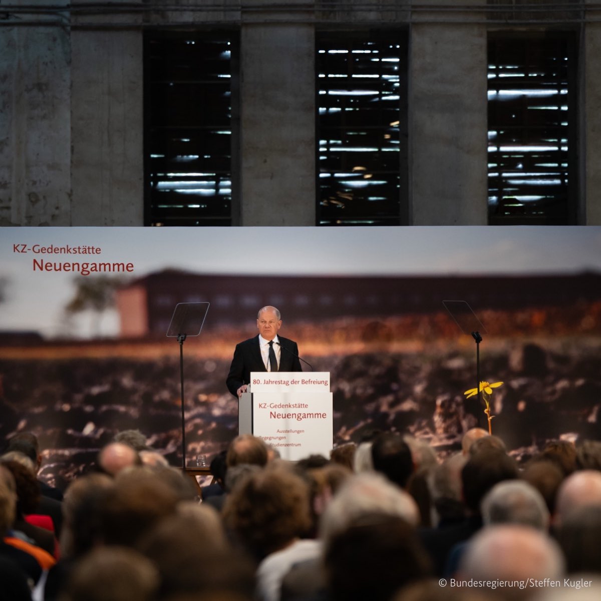 KanzlerScholz's tweet image. Das KZ Neuengamme ist ein Ort des Schreckens, der Schuld und immerwährender Verantwortung.
Das gemeinsame Erinnern ist ein Zeichen für ein Europa der Versöhnung, der Freiheit und der Demokratie - wo wir Antisemitismus und Rassismus bekämpfen und die Würde jedes Menschen schützen.