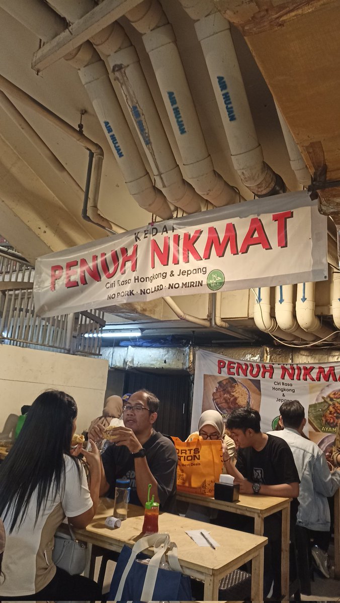 gemilangstone's tweet photo. @FOODFESS2 klo ke blok m wajib cobain kedai penuh nikmat ini sih, chicken katsunya 35k gedee bgt udh gitu enakkk.. ayam asam manisnya jg rekomen ktnya, worth it banget sih ini dibanding makan makanan viral lain di blok m yg porsi seuprit tp harga mahal https://t.co/0egi8P330W