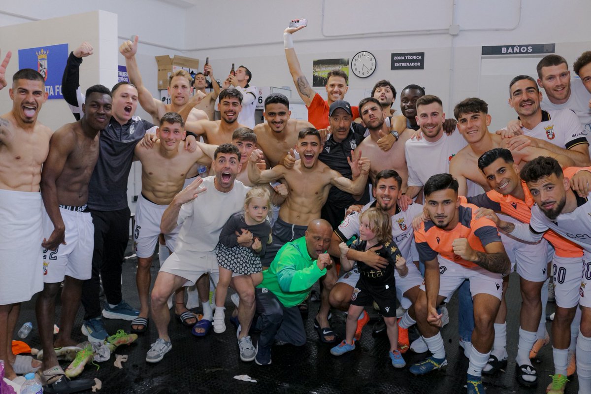 ¡VAYA EQUIPAZO! 🔥

➕3️⃣ 

#SiempreADCeutaFC ⚪️⚫️