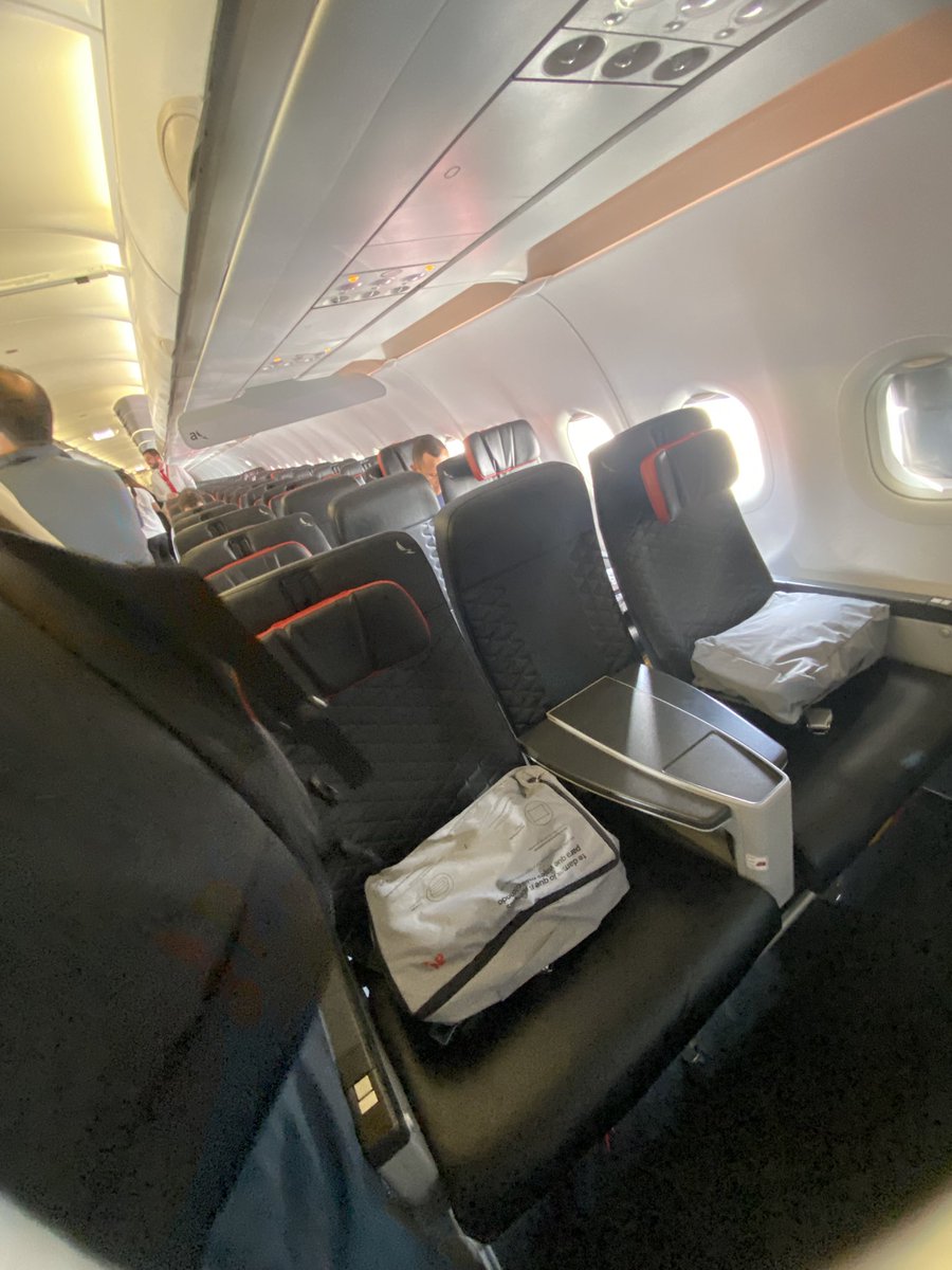 Silvermistha's tweet photo. @avianca Ha sido un lindo, volvió su atención como los tiempos de primera clase y bueno ha sido bonito recibir tal atencion cuando se ha dado la oportunidad. ❤️🇨🇴🙏🏼 Gracias infinitas. https://t.co/LPNhJinGDr