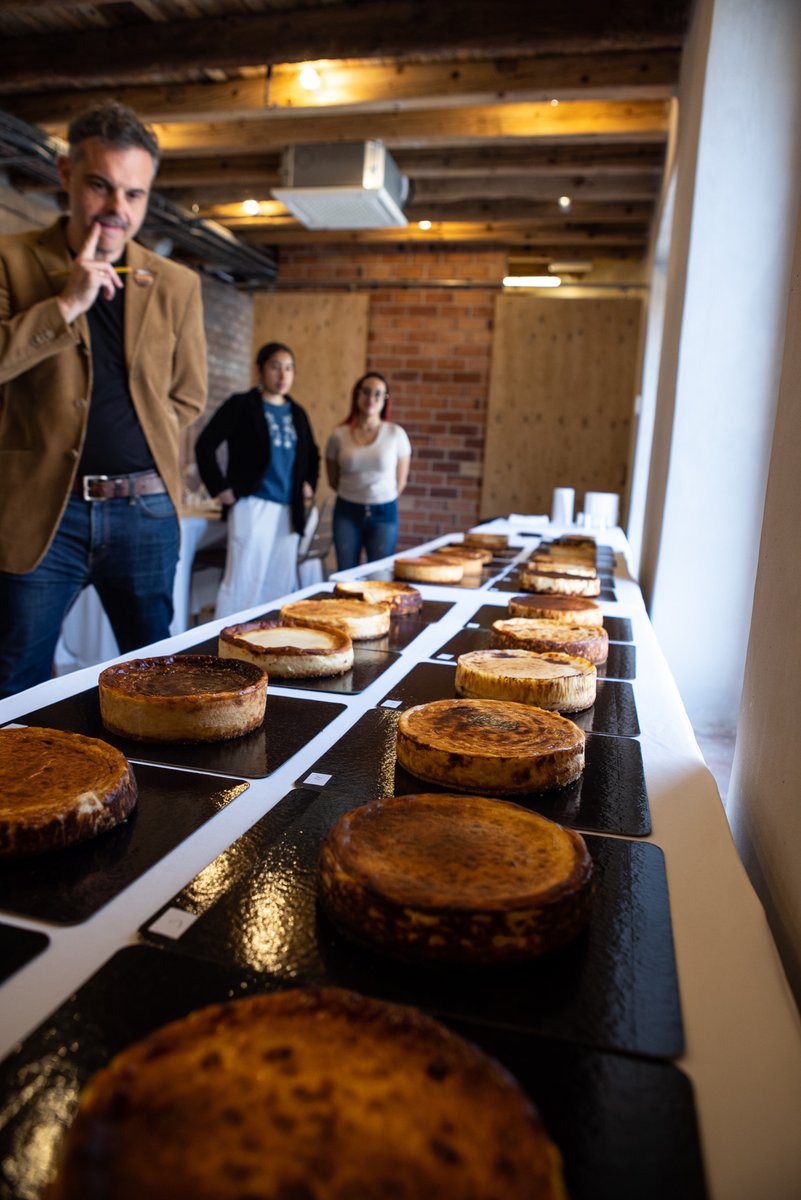 Hem viscut un matí fantàstic entre formatges! 🧀
Tastos, compres, descobertes… i encara en volem més!
Ens espera una tarda emocionant amb el veredicte del jurat del Concurs Lactium 2025 i un concert de <a href="/joancolomo/">JOAN COLOMO</a> al Parc Jaume Balmes de Vic!

#Lactium2025 #somgastronomia