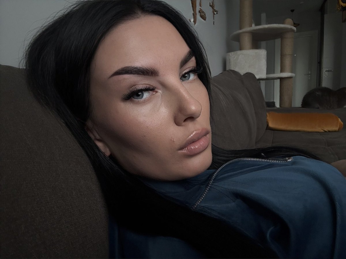 Me or ps5?🥺

Btw do you like new season of Fortnite? 👀I don’t like it :(