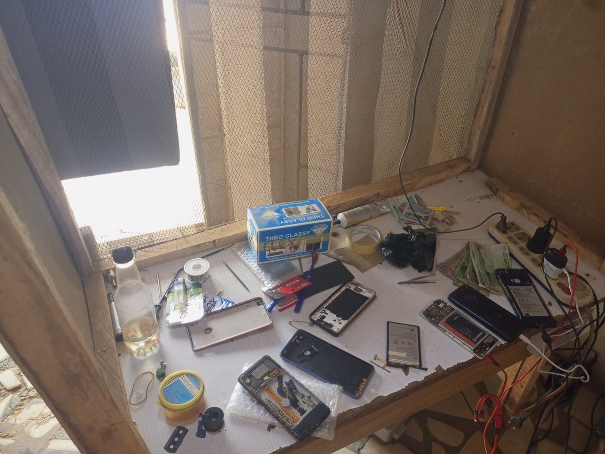 Rocket_Repairs's tweet image. SALES, REPAIRS OF ALL GADGETS.
UPGRADES AND UPDATE OF ALL IPHONES 📱, 
IPHONE BATTERY BOOSTING
FACE 🆔 SOLUTIONS,
SCREEN LAMINATION,
COPYING OF TRUE TONE,
SCREEN/ BATTERY 🔋 REPLACEMENT &amp;amp; SWAPPING,
WATER DAMAGE SOLUTION

at Old banex plaza Abuja or call 📱 09028710031