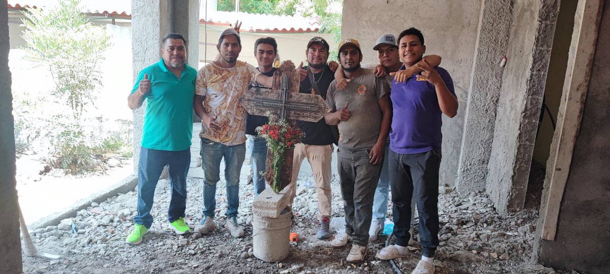 En México 🇲🇽, este 03 de Mayo es el Día de la Santa Cruz, como símbolo de protección y prosperidad. 

También es conocido como el Día del Albañil y se conmemora a los trabajadores de la construcción.