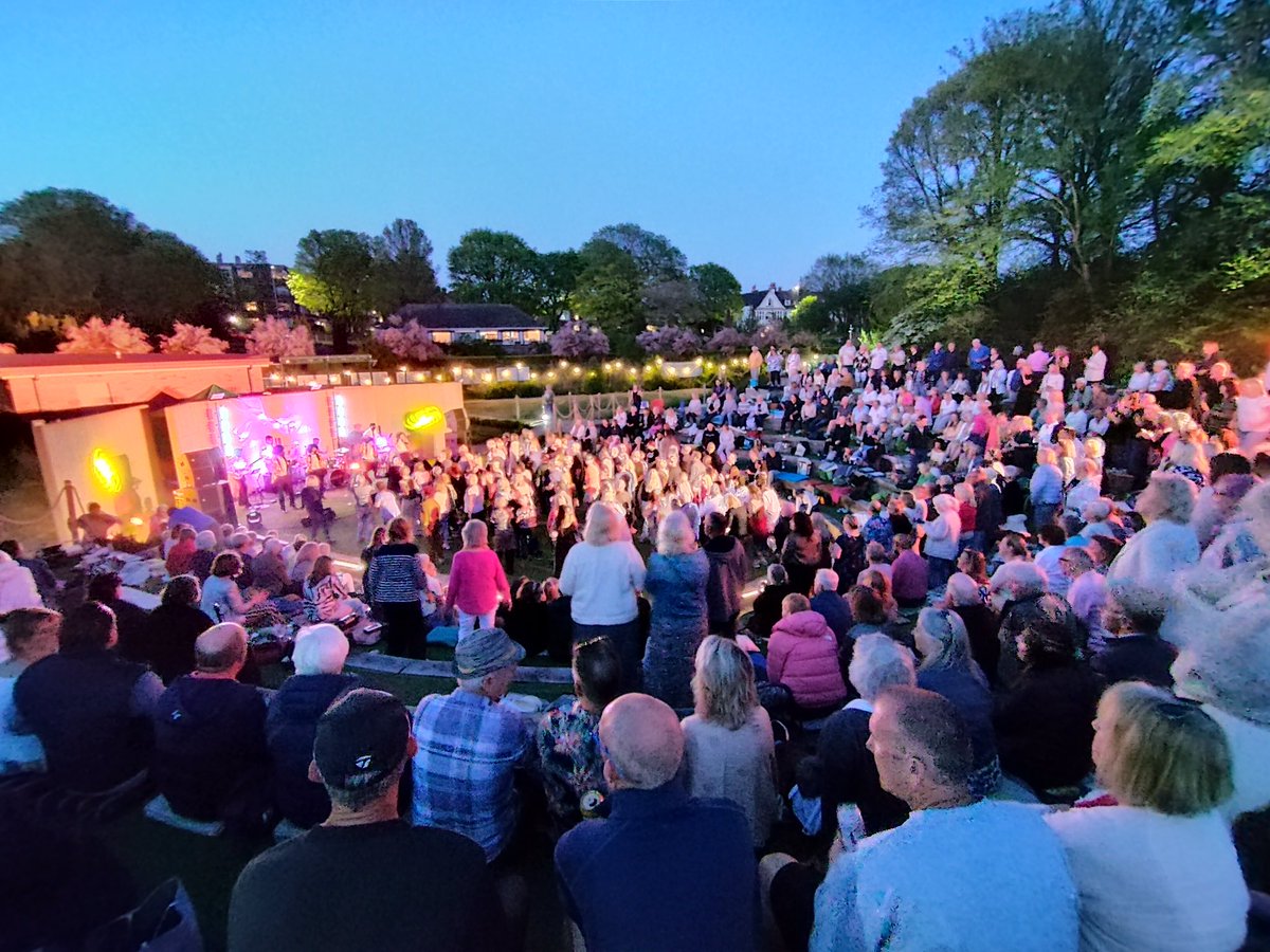 ANTRMOTOWNSHOW's tweet photo. We had an Motown party in #brigton thank you for making another sold-out show a night to remember #anighttoremembermotownshow https://t.co/NACCgZfvpq