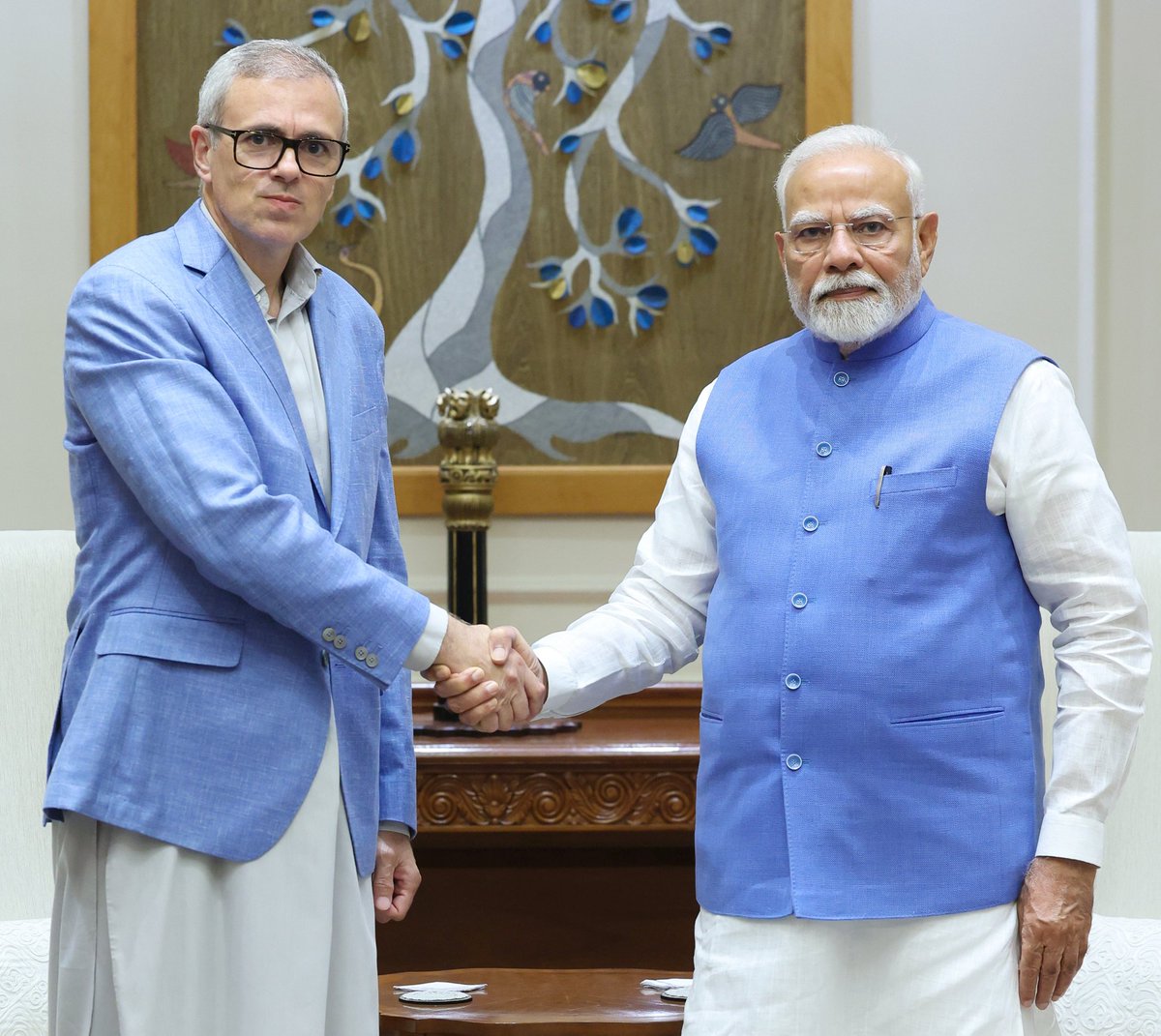 Bikaner Wala (@bikanerw) on Twitter photo #OmarAbdullah
рдЙрди 1000 рднрд╛рд░рддреАрдп рдиреЗрддрд╛рдУрдВ рд╕реЗ рдареАрдХ рд╣реИ рдЬреЛ рдЖрдЬ рджреЗрд╢, рджреЗрд╢ рдХреЗ рдкреАрдПрдо рдФрд░ рджреЗрд╢ рдХреА рд╕реЗрдирд╛ рдХреЗ рд╢реМрд░реНрдп рдкреЗ рд╕рд╡рд╛рд▓ рдЙрдард╛ рд░рд╣реЗ рд╣реИ l рд▓реЛрдХрддрдВрддреНрд░ рдФрд░ рд╣рдХ рдХреЗ рдирд╛рдо рдкрд░ рд╕рд╡рд╛рд▓ рдХрд░рдХреЗ рди рдХреЗрд╡рд▓ рджреБрд╢реНрдорди рдХреЗ рдиреЗрд░реЗрдЯрд┐рд╡ рдХреЛ рдордЬрдмреВрдд рдХрд░ рд░рд╣реЗ рдмрд▓реНрдХрд┐ рдпрд╣ рднреА рдмрддрд╛ рд░рд╣реЗ рдХреА рдШрд░ рдХреА рд▓рдбрд╝рд╛рдИ рдХрд╛ рдлрд╛рдпрджрд╛ рдЖрдк рдЙрдард╛рдП l рд▓рд╛рдирдд #OmarAbdullah
рдЙрди 1000 рднрд╛рд░рддреАрдп рдиреЗрддрд╛рдУрдВ рд╕реЗ рдареАрдХ рд╣реИ рдЬреЛ рдЖрдЬ рджреЗрд╢, рджреЗрд╢ рдХреЗ рдкреАрдПрдо рдФрд░ рджреЗрд╢ рдХреА рд╕реЗрдирд╛ рдХреЗ рд╢реМрд░реНрдп рдкреЗ рд╕рд╡рд╛рд▓ рдЙрдард╛ рд░рд╣реЗ рд╣реИ l рд▓реЛрдХрддрдВрддреНрд░ рдФрд░ рд╣рдХ рдХреЗ рдирд╛рдо рдкрд░ рд╕рд╡рд╛рд▓ рдХрд░рдХреЗ рди рдХреЗрд╡рд▓ рджреБрд╢реНрдорди рдХреЗ рдиреЗрд░реЗрдЯрд┐рд╡ рдХреЛ рдордЬрдмреВрдд рдХрд░ рд░рд╣реЗ рдмрд▓реНрдХрд┐ рдпрд╣ рднреА рдмрддрд╛ рд░рд╣реЗ рдХреА рдШрд░ рдХреА рд▓рдбрд╝рд╛рдИ рдХрд╛ рдлрд╛рдпрджрд╛ рдЖрдк рдЙрдард╛рдП l рд▓рд╛рдирдд