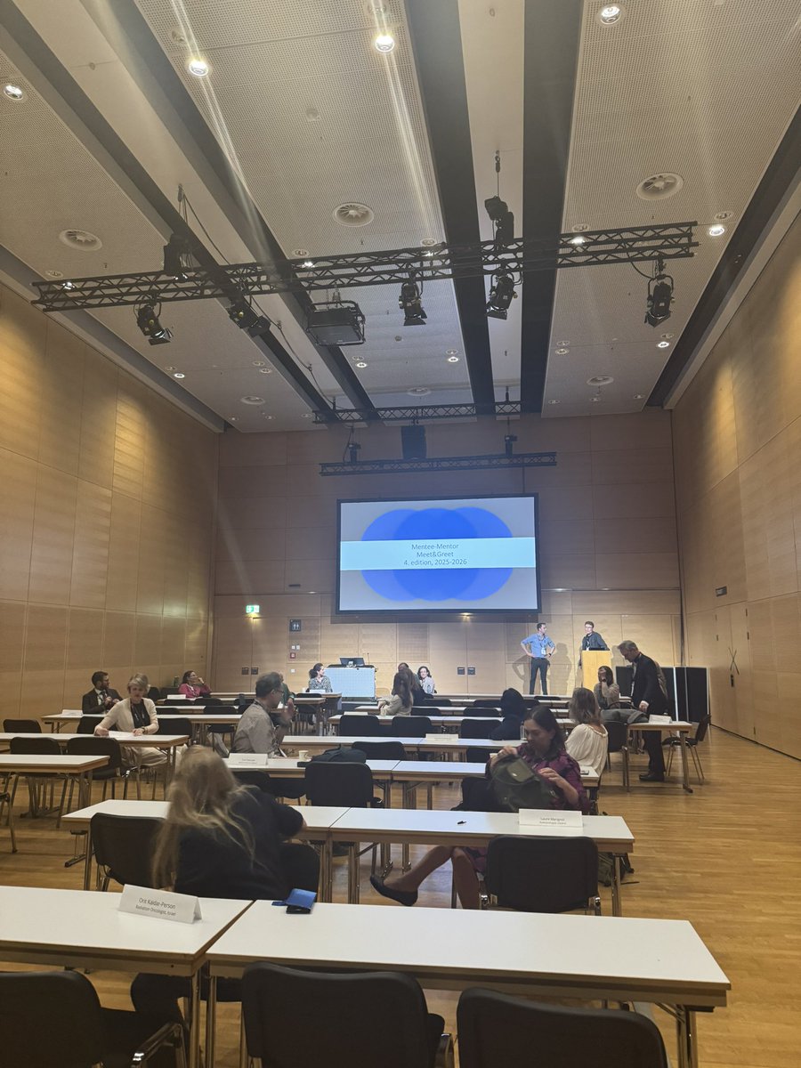 AHGirbovan's tweet photo. Great mentoring speed dating session from the young committee at #ESTRO25 
Thank you @HorsholtMorten and @DylanCallens https://t.co/0VAjZLhvtj