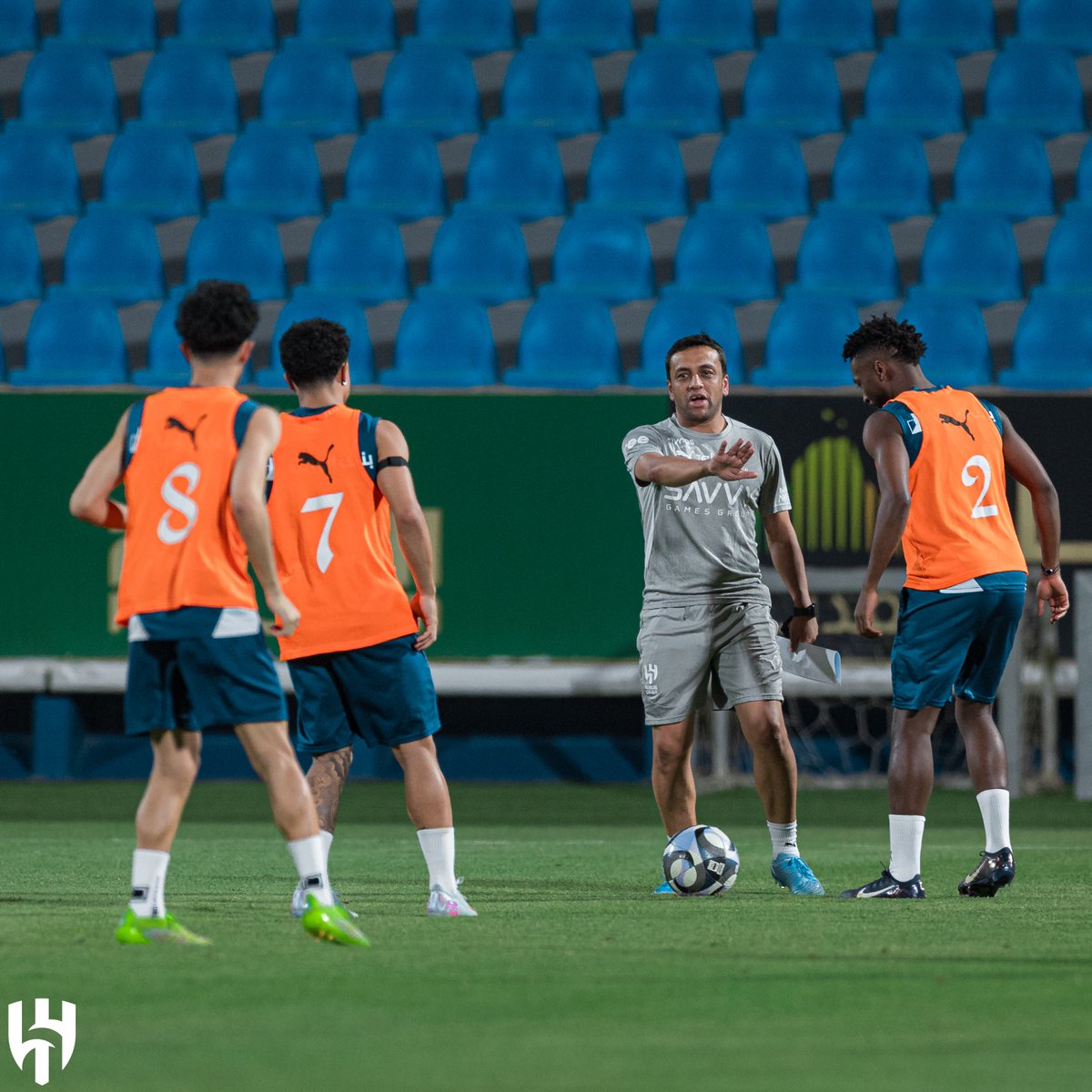 Alhilal_FC's tweet photo. نعـود إلى التدريبـات 💙🔙 https://t.co/mzUmUtUcEP