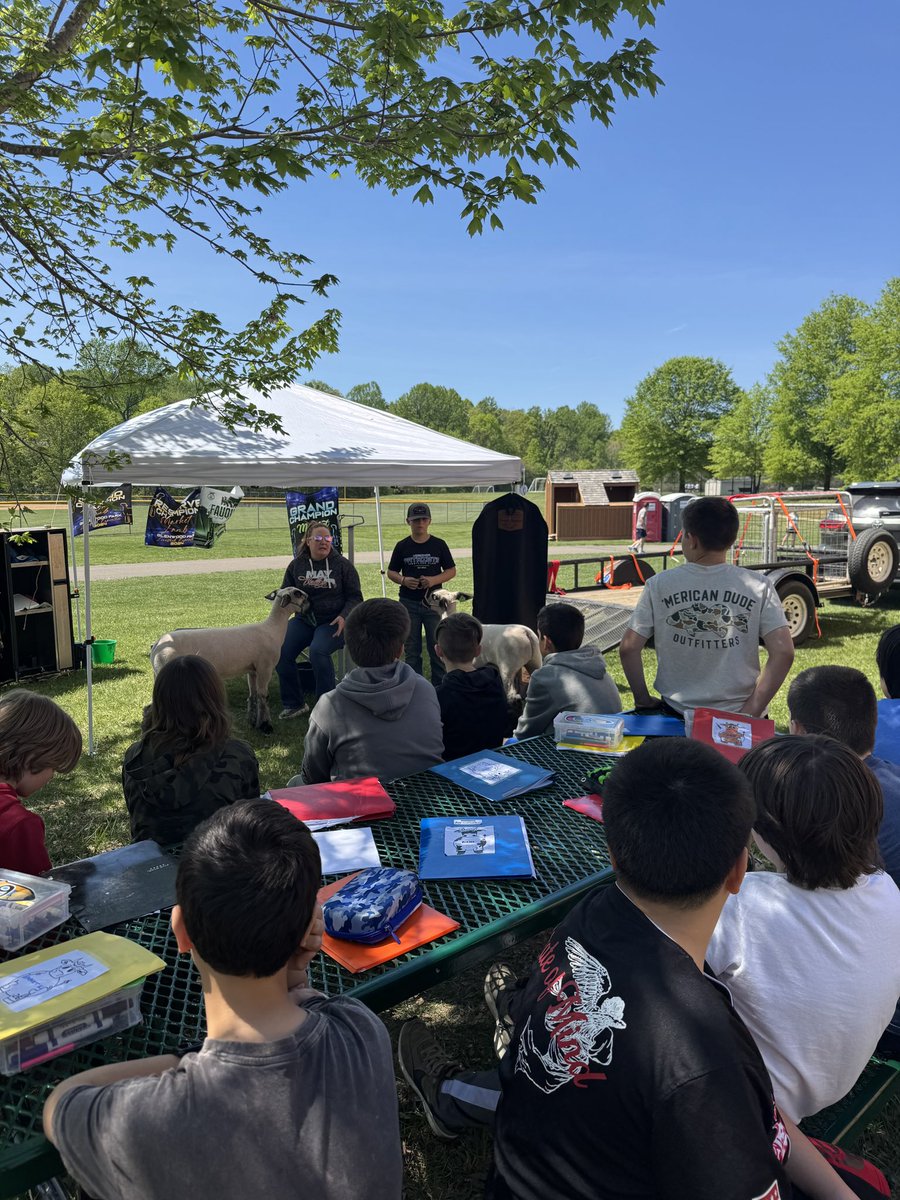 𝔸𝕦𝕓𝕦𝕣𝕟 𝕄𝕚𝕕𝕕𝕝𝕖 𝕊𝕔𝕙𝕠𝕠𝕝 tweet media