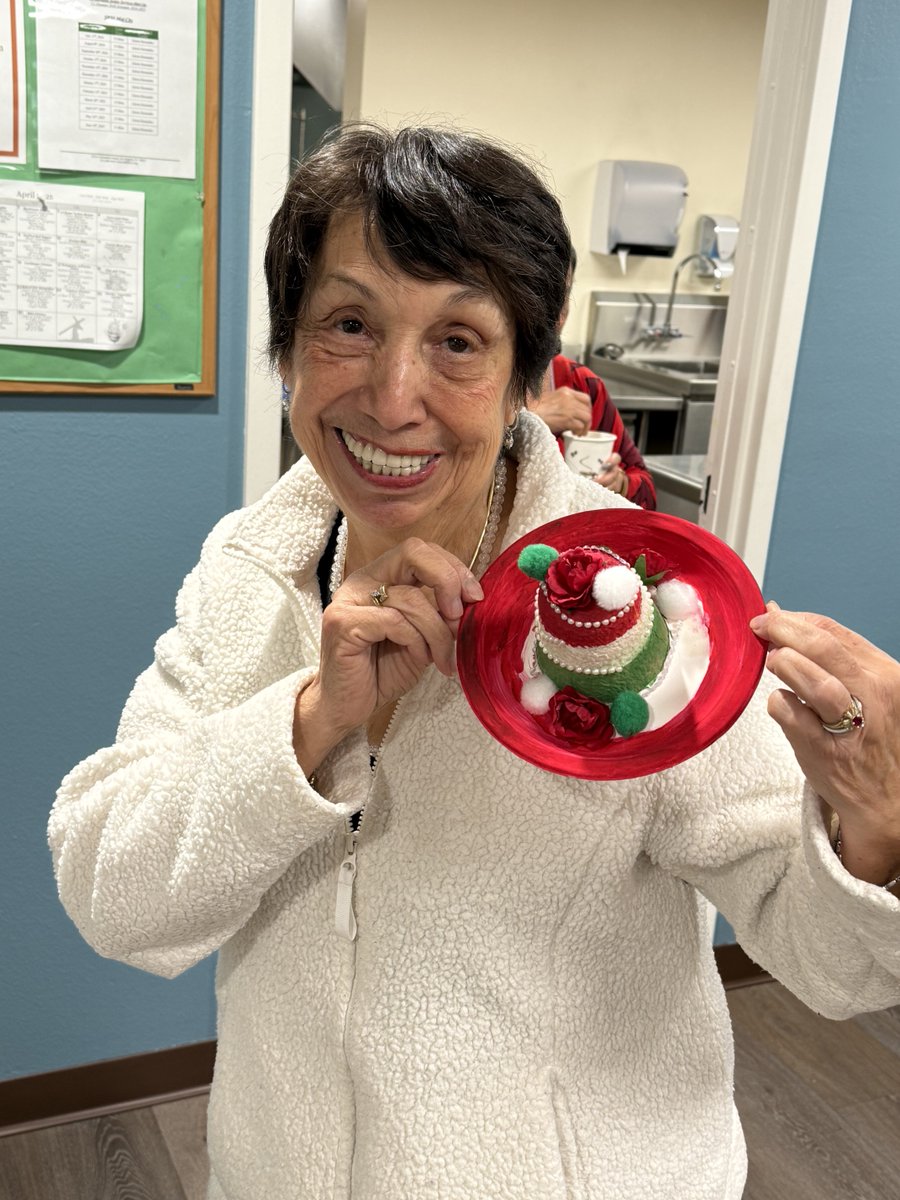 SBSSla's tweet image. 🎨 Our Arts & Crafts group proves that creativity thrives at every age. This week’s masterpieces? Hand-painted Sombreros and Piñatas for Cinco de Mayo 🌼💌
#AgingWell #SeniorServices #SBSS
