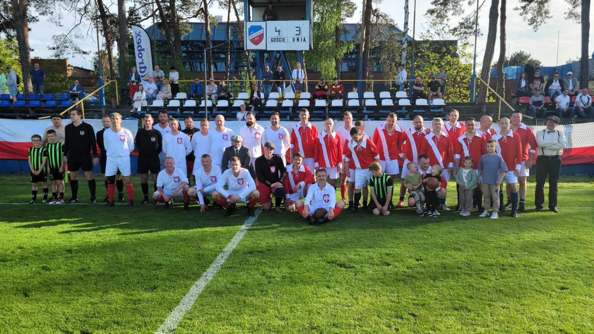 RETRO LIGA (@retroliga) on Twitter photo ⚠️ Historyczne zwycięstwo! W Solcu Kujawskim "reprezentatywka" pokonuje drużynę Związku Strzeleckiego Unja 4:3 (2:1). Bramki dla <a href="/retroliga1919/">RETRO LIGA</a> 3x Damian Wiśniewski i 1x Kamil Kołodko. Brawo! 👏🇵🇱
#RetroLiga #ŁączyNasHistoria ⚠️ Historyczne zwycięstwo! W Solcu Kujawskim "reprezentatywka" pokonuje drużynę Związku Strzeleckiego Unja 4:3 (2:1). Bramki dla <a href="/retroliga1919/">RETRO LIGA</a> 3x Damian Wiśniewski i 1x Kamil Kołodko. Brawo! 👏🇵🇱
#RetroLiga #ŁączyNasHistoria