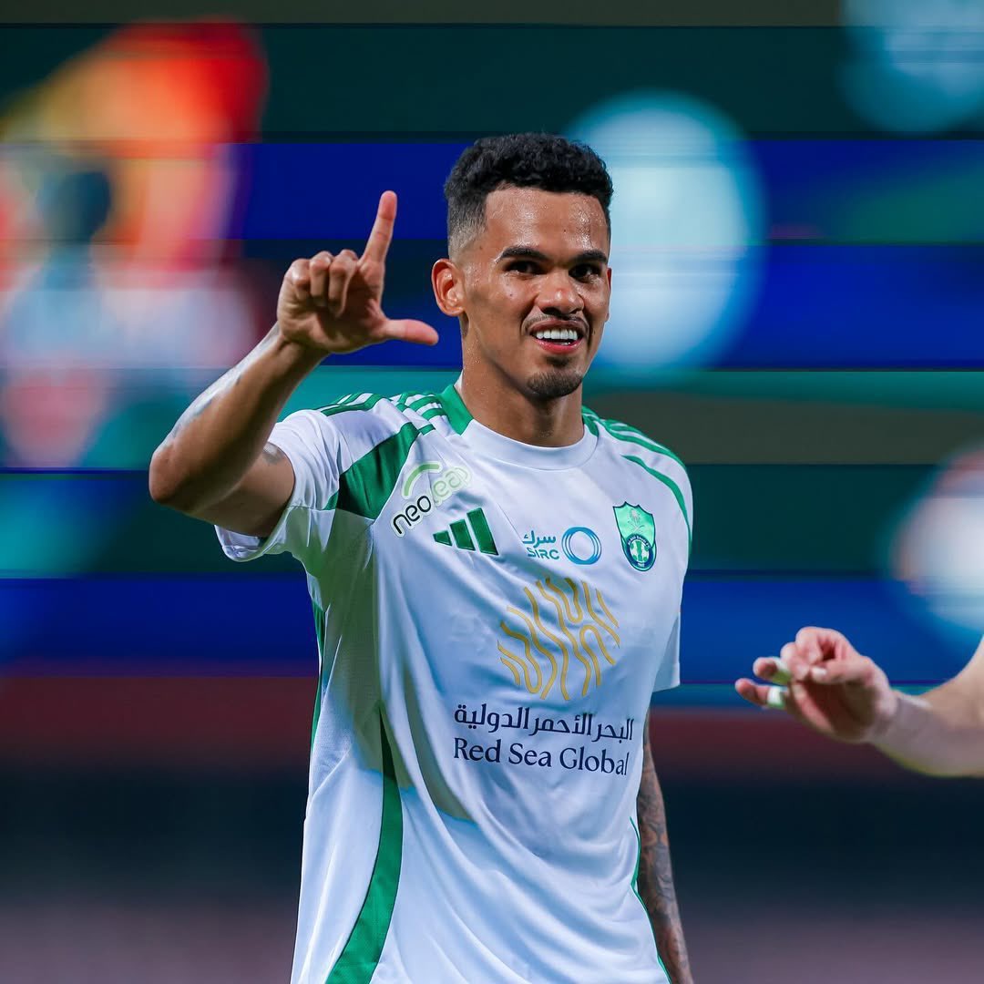 لاعب تعاقدوا معاه بالشتوية يجيب بطوله 

ولاعبين أبو ريالين معاقين متعاقدين معهم بالصيفية مايجيبون كأس جبن 🤷🏼‍♂️

#البناء كيف الحال 🤣