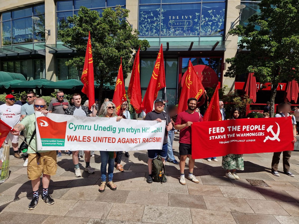 WalesYCL's tweet image. Wales YCL and @WelshCommunists out in force today for Cardiff #MayDay #feedthepeople #starvethewarmongerers