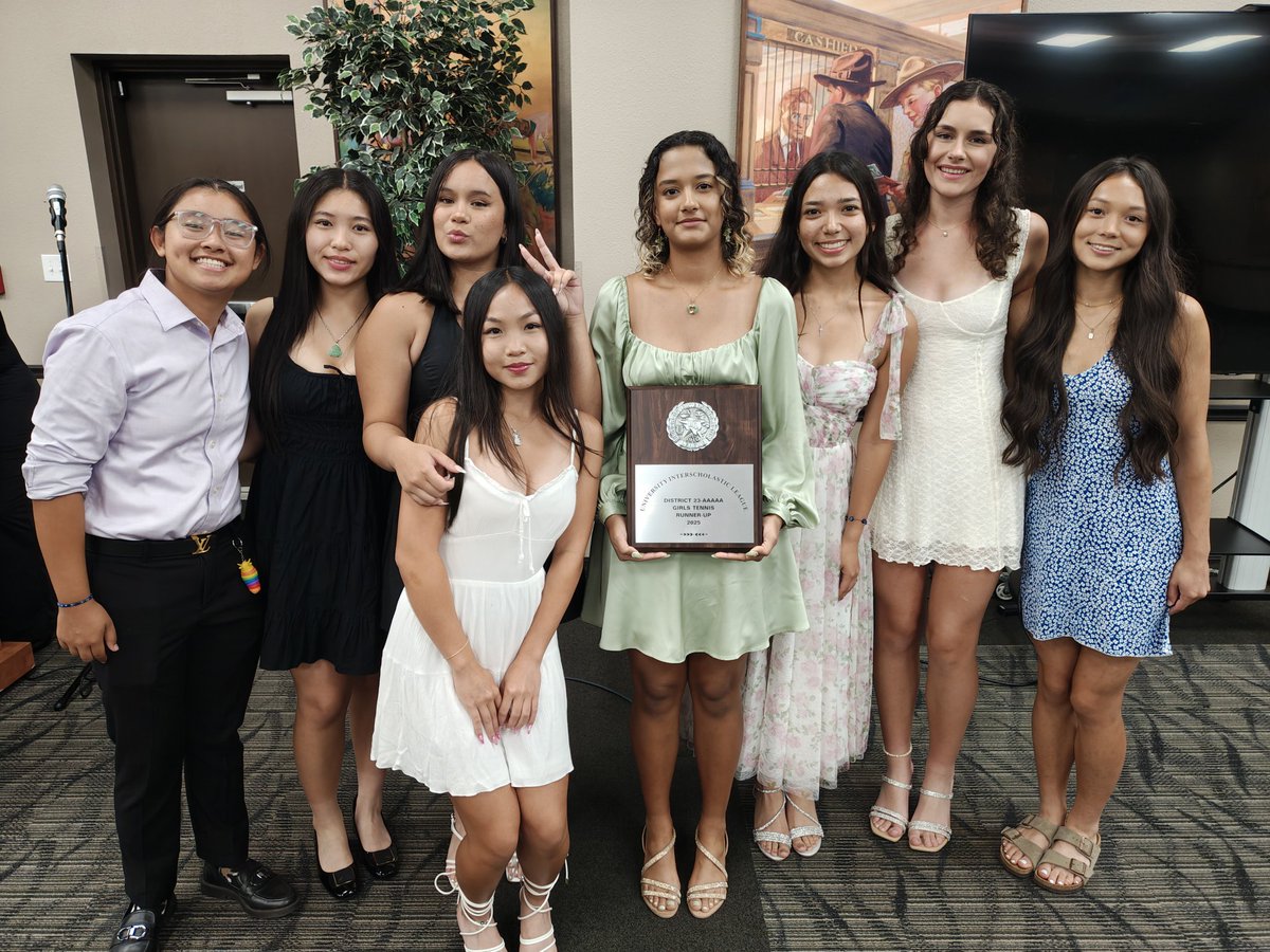 Pflugerville10s's tweet photo. Girls Team District Runner-up! #pflugervilletennis https://t.co/IwCybQQBQQ