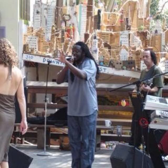 dalehauskins's tweet image. Dynamo Dale, on my trusty German made #Framus Diablo Pro guitar backing international #reggae Anguilla artist Daddy Roots at the Sawdust arts and crafts festival @sawdust_art #LagunaBeach    @lagunabeachgov Southern #California.
sawdustartfestival.org