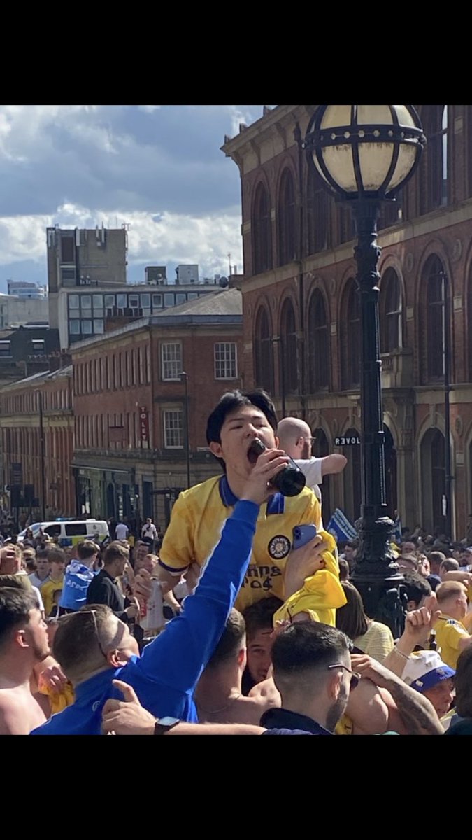 FergusScott7's tweet photo. We all fucking love Leeds 🤍💙💛 #lufc https://t.co/iOZIjmzYcr