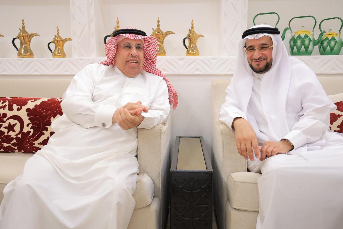 أفضل علي ّالصديق المؤرخ سعادة الأستاذ سليمان بن محمد السويلم بنسخ من مؤلفاته عن بلده العزيزة #البكيرية وهي 👇
1-السويلم في #البكيرية
 2-البكيرية 
3-إمارة البكيرية، سير وتاريخ 
وجدتها جهد توثيقي مشكور  ، وسرد تاريخي عميق .
<a href="/MqswrtA/">مقصورة السويلم</a>