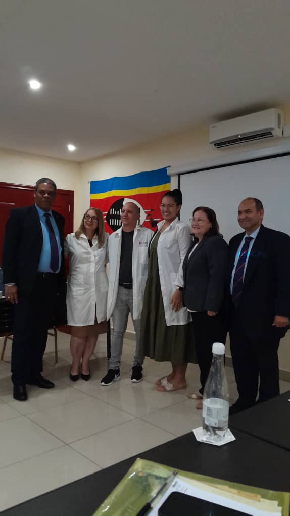 La Brigada Médica en Eswatini con gran satisfacción recibe visita de nuestra Embajada en Sudáfrica por los compañeros Consejero Político Frank Silva, Consejera Económica Yulian Reyes y Julio Fidel de la Oficina Económica-Comercial.<a href="/cabrera_laza/">michael cabrera laza</a> <a href="/DiazCanelB/">Miguel Díaz-Canel Bermúdez</a> <a href="/japortalmiranda/">José Angel Portal Miranda</a>