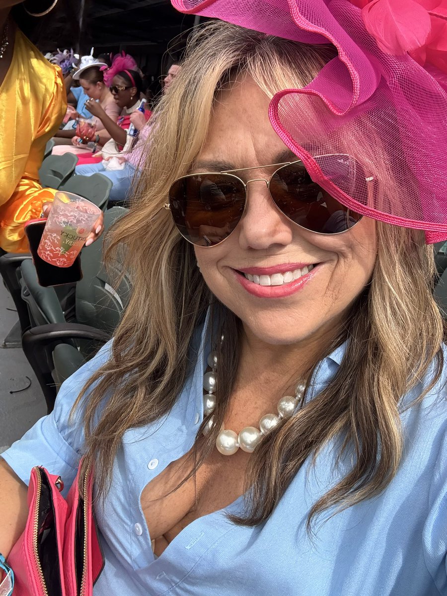 TeeTon2's tweet photo. Thurby 2025! 🏇🏻🌹🥃
@ChurchillDowns #Thurby #GoBabyGo #HorseRacing #Louisville https://t.co/Lo8k5nh6yc