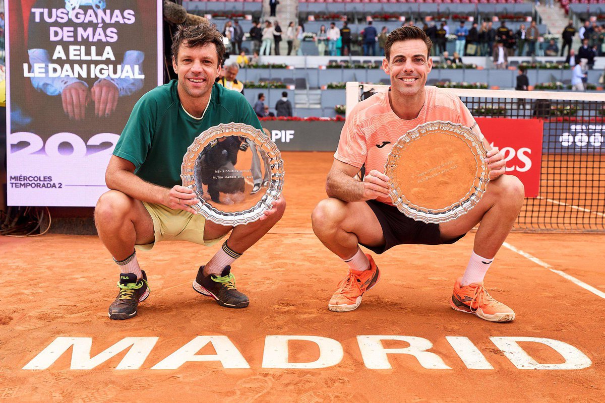 ¡CAMPEONES! 🏆

<a href="/HoracioZeballos/">horacio zeballos</a> 🇦🇷 y Marcel Granollers 🇪🇸 se consagraron en el <a href="/MutuaMadridOpen/">#MMOPEN</a> 🇪🇸 

9️⃣ título de Masters 1000 para el marplatense 
✅ 6-4 y 6-4 a Pavic 🇭🇷 / Arévalo 🇸🇻

¡Felicitaciones, Cebolla! 👏