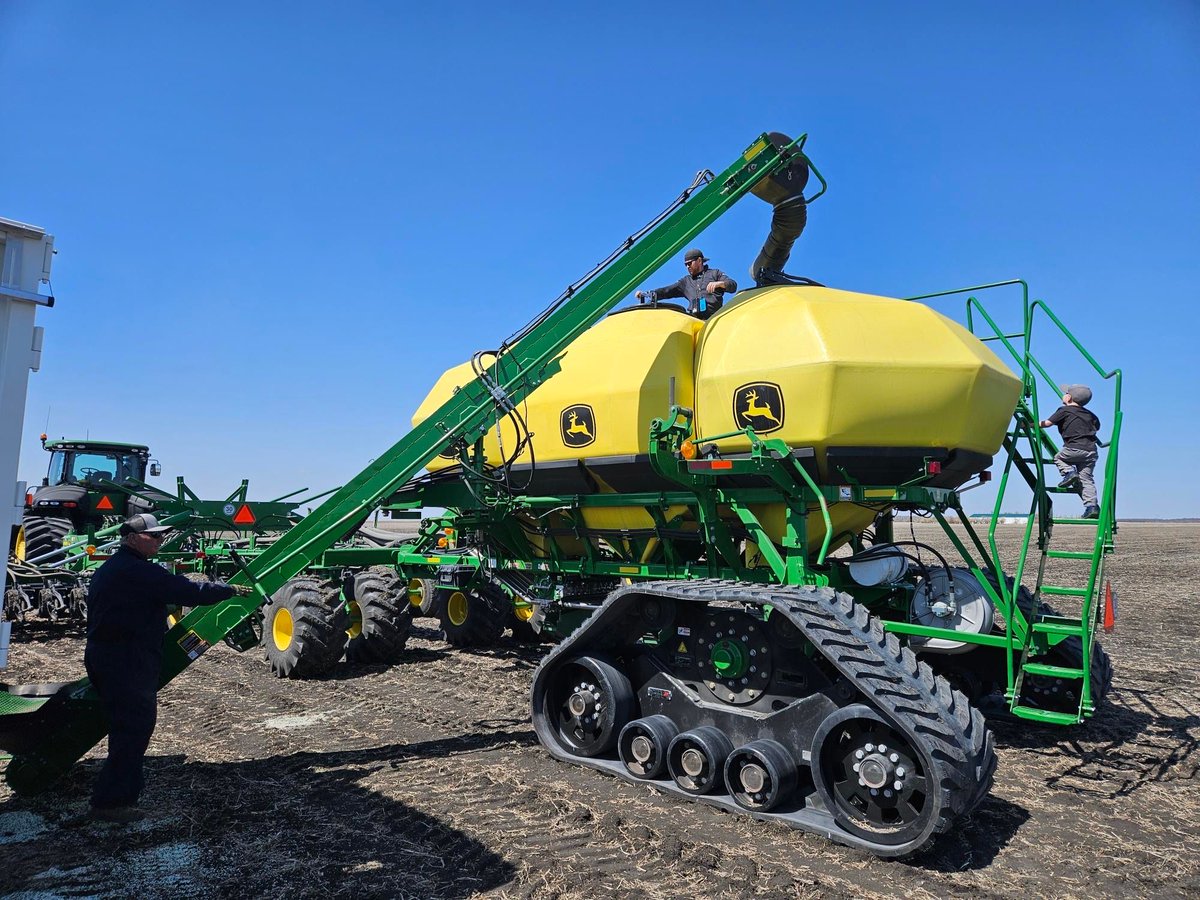 Three generations of Pitura’s loading the seeder.

Seeding hits different when you’re doing it with the next generation by your side.

#familyfarm #nextgenag #seeding