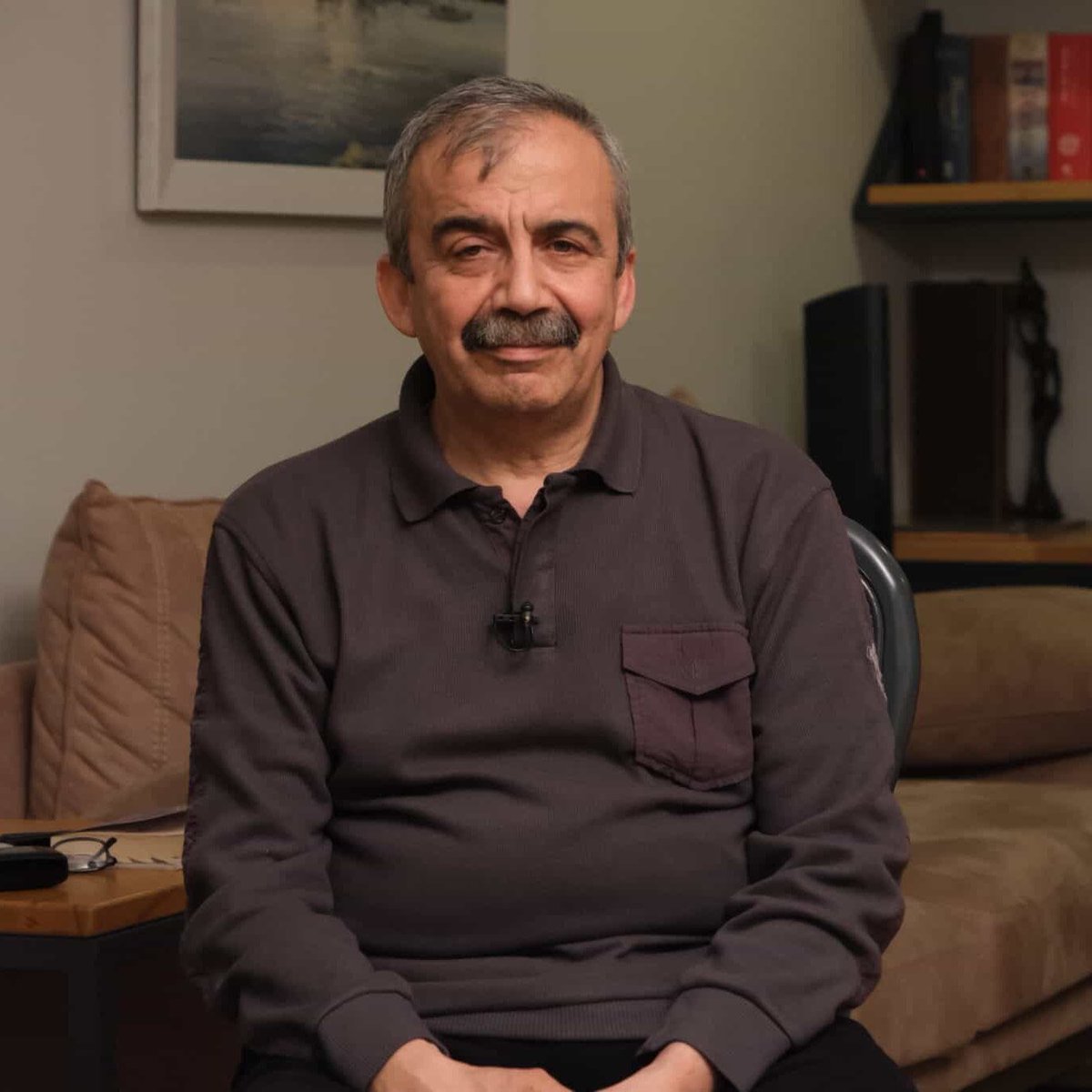 Değerli yoldaşımız ve barış elçisi Sırrı Süreyya Önder, 18 günlük yaşam mücadelesi verdiği hastanede yaşamını yitirmiştir. 

Yoldaşımız Önder için yarından itibaren 3 gün boyunca binalarımızda taziyeler kabul edilecektir.

Yarın saat : 11:00'dan sonra
Yer : DEM Parti İl Bahçesi