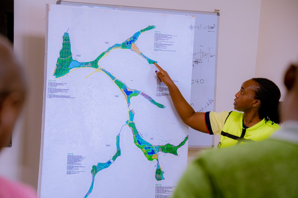 KicukiroDistr's tweet image. Kuri uyu wa Gatandatu, abagize Urwego Nshingwabikorwa rw’Akarere hamwe n’Abanyamabanga Nshingwabikorwa b’Imirenge, Abafatanyabikorwa, Urugaga rw’abikorera ndetse n’abagize Inama Njyanama z’Imirenge basuye imishinga minini iri mu Karere ka Kicukiro.(1)