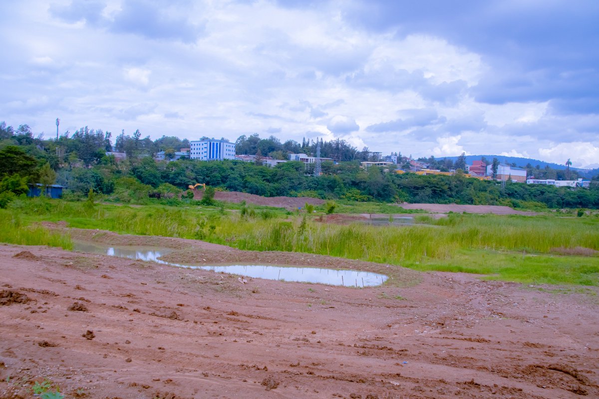 KicukiroDistr's tweet image. Kuri uyu wa Gatandatu, abagize Urwego Nshingwabikorwa rw’Akarere hamwe n’Abanyamabanga Nshingwabikorwa b’Imirenge, Abafatanyabikorwa, Urugaga rw’abikorera ndetse n’abagize Inama Njyanama z’Imirenge basuye imishinga minini iri mu Karere ka Kicukiro.(1)