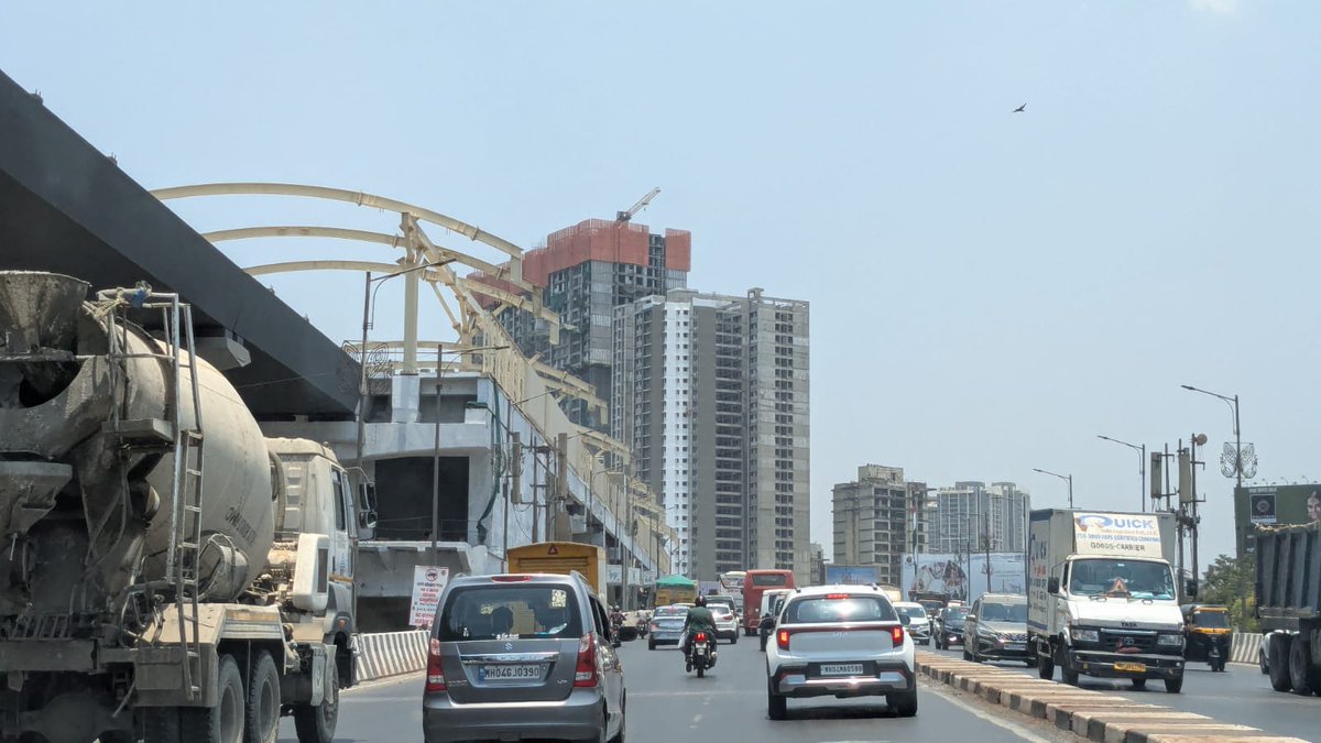 amit3d's tweet image. Mumbai Metro L4
1 and 2 are Majiwada station. Looks great with skyscrapers all around
3 is kasarvadavli junction bridge
4 is beam over gandhinagar junction. enormous