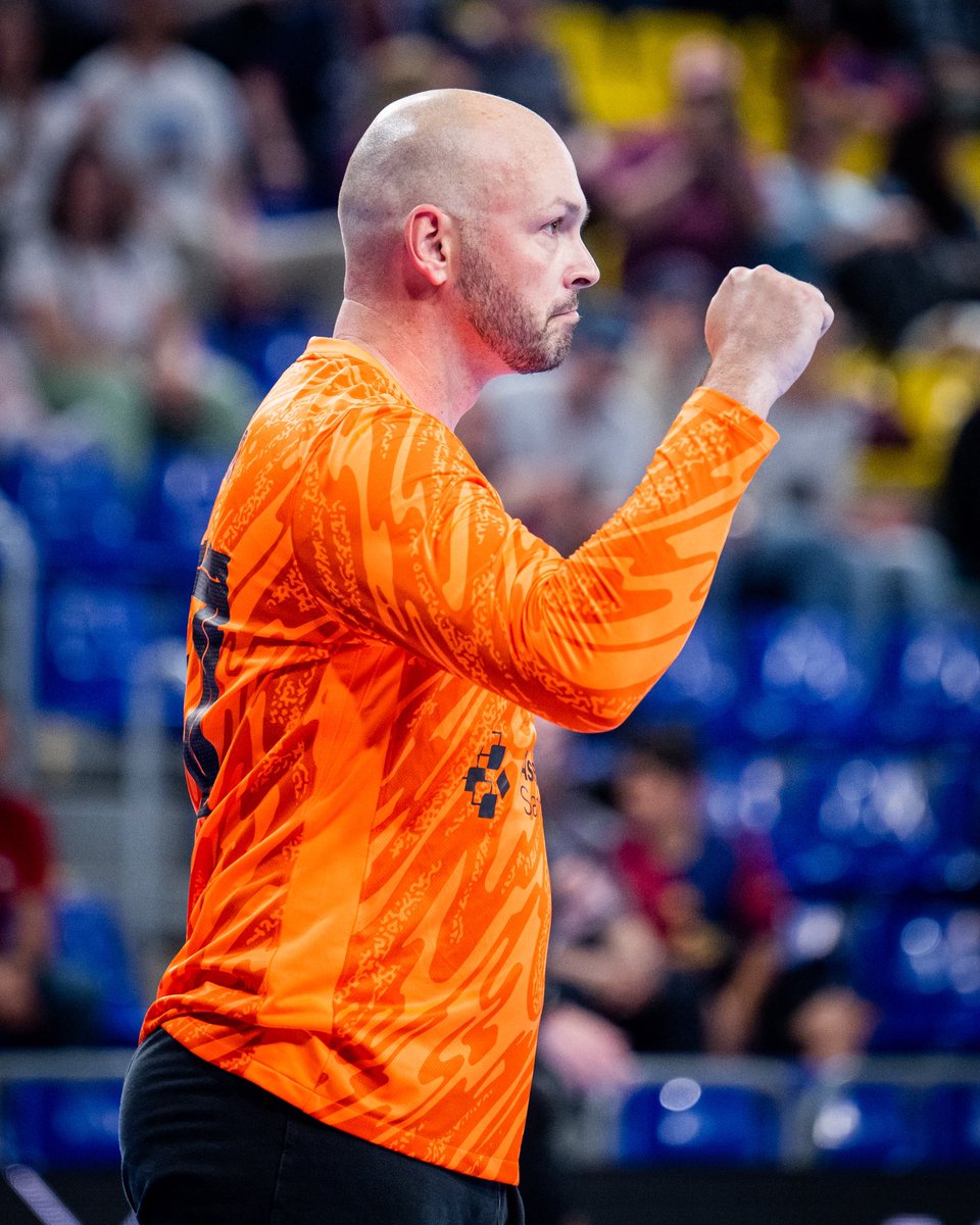 Liga Plenitude (@asobal) on Twitter photo ¡Esta #LigaPlenitude es una locura!😱
⚪️🔴 <a href="/ciudadlogronobm/">Club Balonmano Logroño La Rioja</a> sorprende al <a href="/FCBhandbol/">Barça Handbol</a> y araña un empate en su visita al Palau Blaugrana (37-37)
😮💨 Espectacular racha del equipo franjivino en <a href="/ASOBAL/">Liga ASOBAL</a> con 7 victorias y un empate
📸 <a href="/victorsalgadofx/">Víctor Salgado</a>
#️⃣ #EscuelaDeTalento ¡Esta #LigaPlenitude es una locura!😱
⚪️🔴 <a href="/ciudadlogronobm/">Club Balonmano Logroño La Rioja</a> sorprende al <a href="/FCBhandbol/">Barça Handbol</a> y araña un empate en su visita al Palau Blaugrana (37-37)
😮💨 Espectacular racha del equipo franjivino en <a href="/ASOBAL/">Liga ASOBAL</a> con 7 victorias y un empate
📸 <a href="/victorsalgadofx/">Víctor Salgado</a>
#️⃣ #EscuelaDeTalento