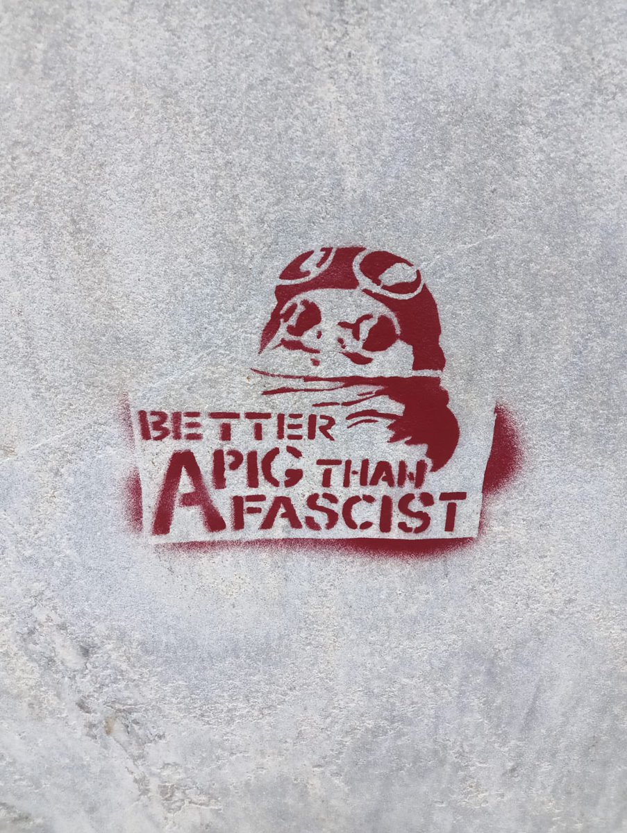 In giro per #Milano potreste imbattervi in questi sticker… ma noi l’abbiamo sempre sostenuto: BETTER <a href="/Ale_Pig/">Alessandro Pigoni</a> than a f*scist! 💥
