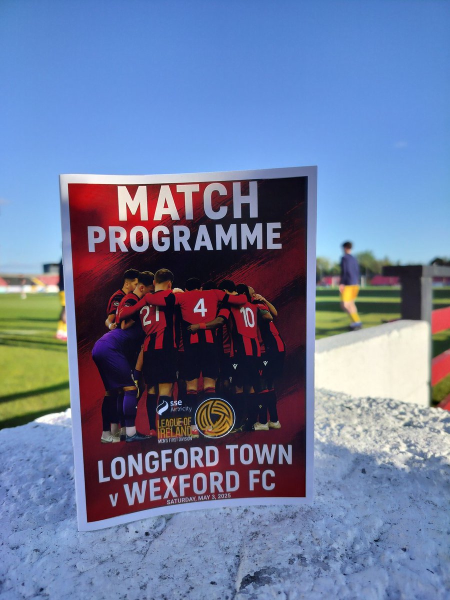 Don't forget to pick up a copy of the new and improved Longford Town FC match programme at tonight's game. 

Available just inside the turnstile 🏟️