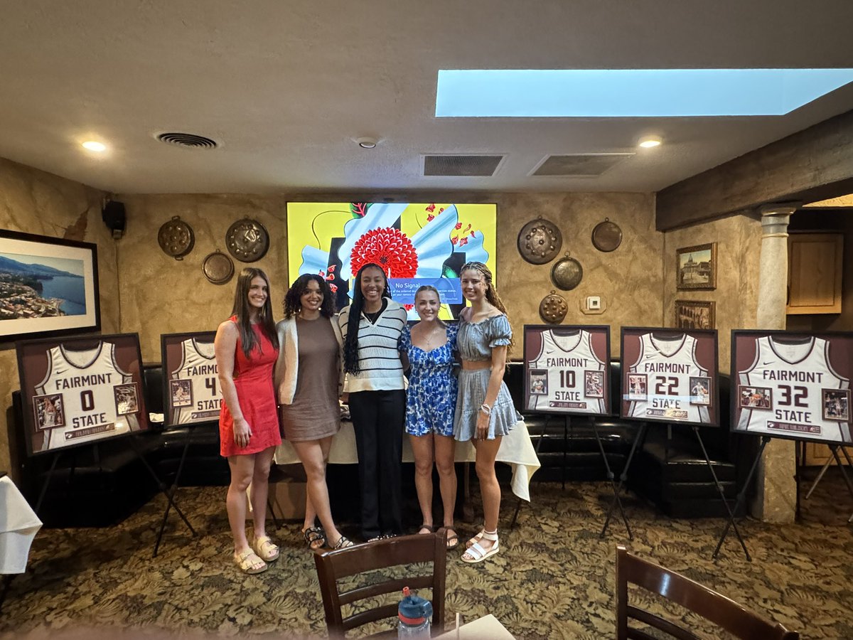 FairmontWbb's tweet image. It was great to celebrate this team and these seniors one last time together 🩷