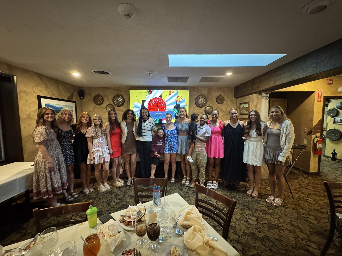 FairmontWbb's tweet image. It was great to celebrate this team and these seniors one last time together 🩷