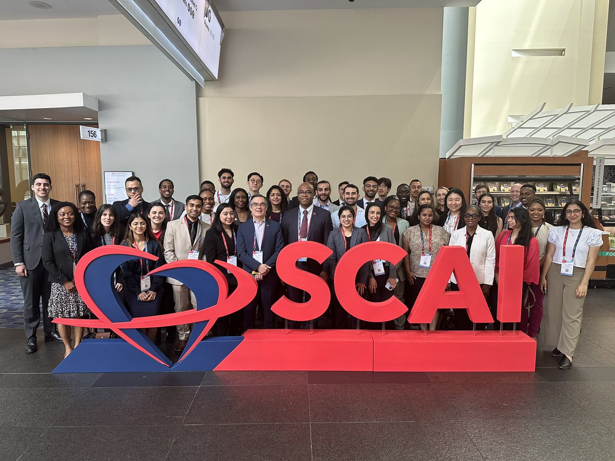 zheng_md's tweet image. Huge success for the @SCAI #ReadyToLaunch programs at #SCAI2025!
So glad I finally got to meet @tristonsmithmd —one of my future bosses (lol)!