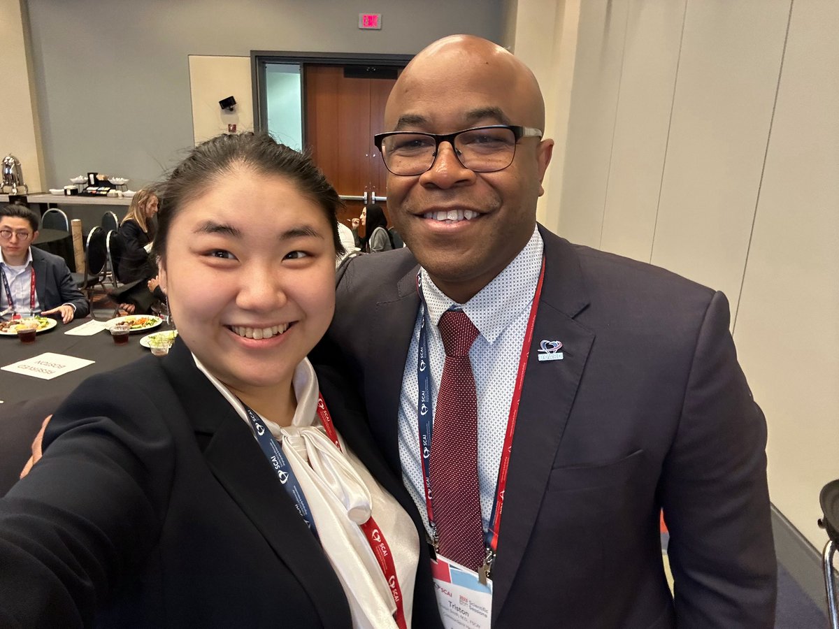 zheng_md's tweet image. Huge success for the @SCAI #ReadyToLaunch programs at #SCAI2025!
So glad I finally got to meet @tristonsmithmd —one of my future bosses (lol)!