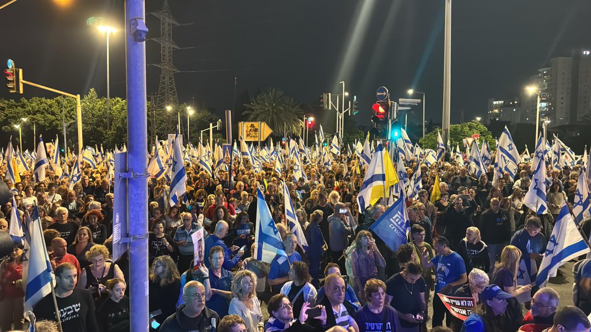 אלפים רבים של אוהבי ישראל הגיעו הערב לרעננה להגיד לא לאלימות, לא לכהניזם ולביביזם, כן לישראל חופשית ודמוקרטית. 

תודה לכם.