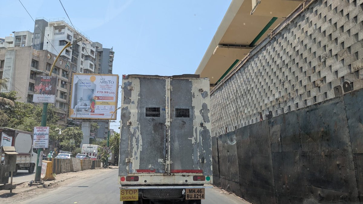 amit3d's tweet image. Mumbai Metro L4
1 and 2 are Majiwada station. Looks great with skyscrapers all around
3 is kasarvadavli junction bridge
4 is beam over gandhinagar junction. enormous