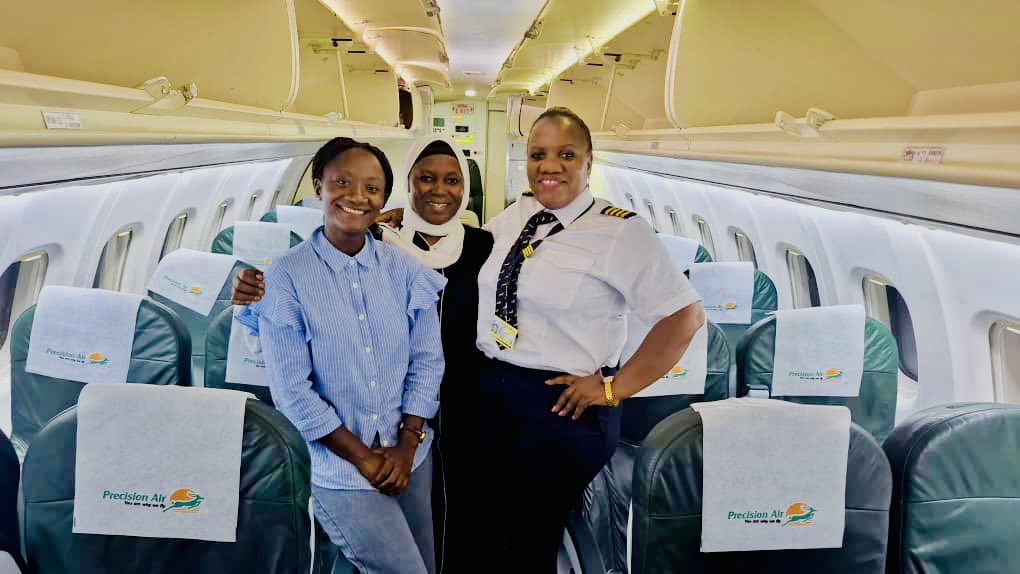 PKishamba's tweet photo. Leo ni siku mpya, nafasi mpya ya kujaribu na wakati mwingine wa kupambana.

Mungu anafahamu kuwa upo pale unasubiri, Endelea kungoja kwa matumaini.. Kilele kimekaribia, Tabasamu!

Pichani with my Dadas Husna Abdul na Captain Specioza Rweyemamu. 

#QueenofSports https://t.co/II0uuDfhXI