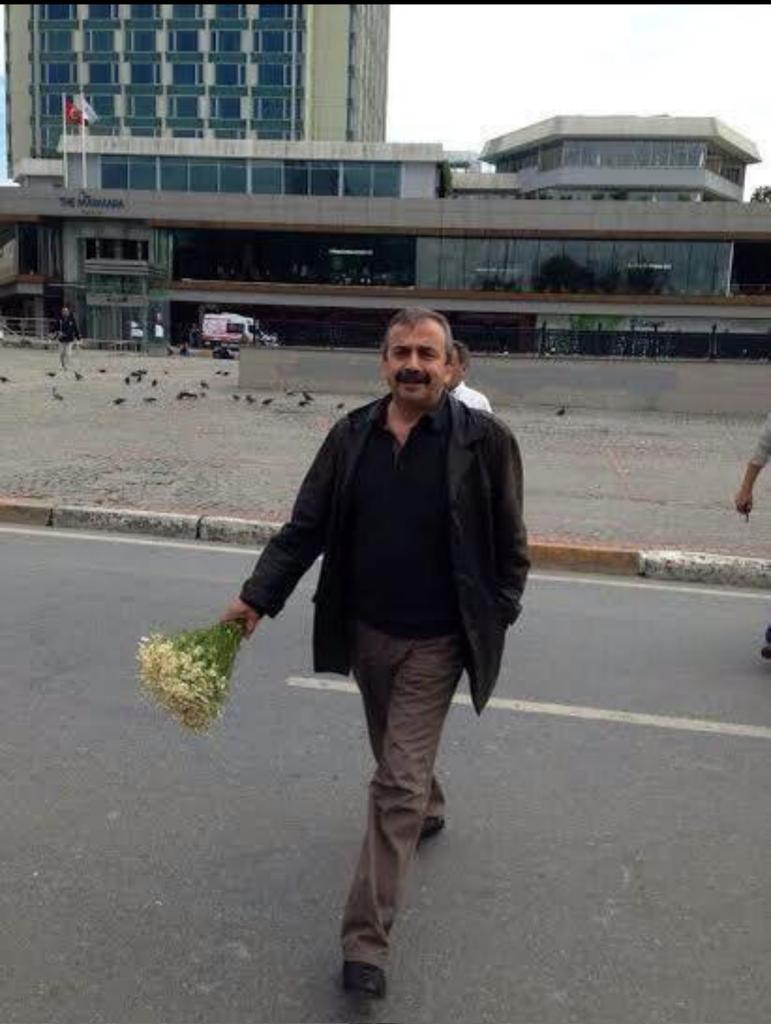 Bizim güzel abimiz... Yıldızlar yoldaşın olsun.