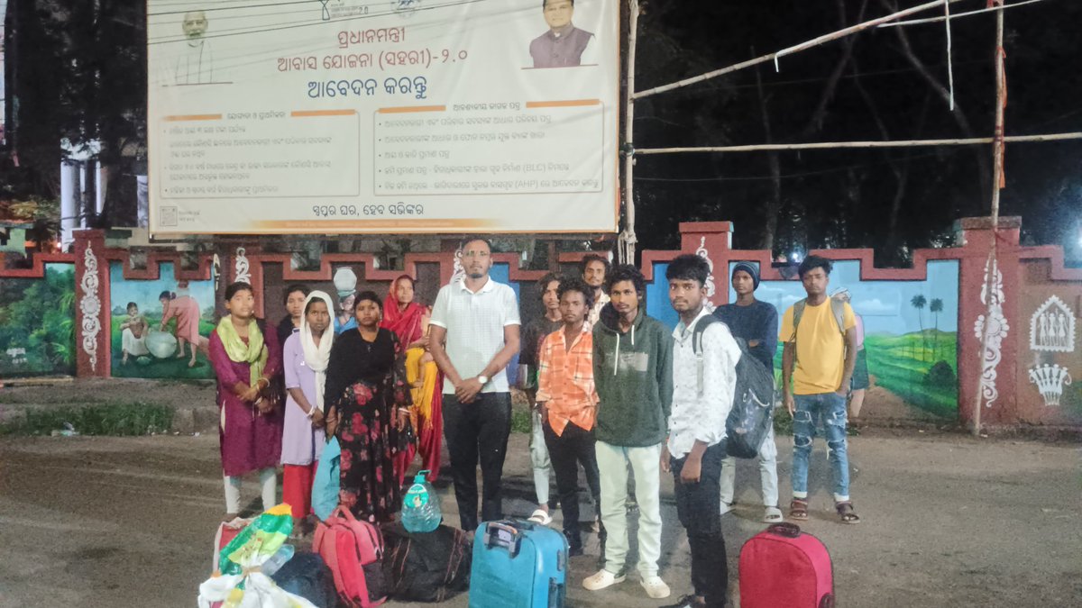 District Administration,Keonjhar (@distadmkeonjhar) on Twitter photo рмЪрм╛рмХрм┐рм░рнА рмЕрмирнНрн▒рнЗрм╖рмгрм░рнЗ рммрм╛рмЩрнНрмЧрм╛рм▓рнЛрм░ рмпрм╛рмЗ рмжрнБрмГрмЦ рмжрнБрм░рнНрмжрнНрмжрм╢рм╛рм░рнЗ рмлрм╕рм┐ рмирм┐рмЬ рмШрм░рмХрнБ рмкрнНрм░рмдрнНрнЯрм╛рммрм░рнНрмдрнНрмдрми рмХрм░рм┐рммрм╛рмХрнБ рмирм┐рммрнЗрмжрми рмХрм░рм┐рмерм┐рммрм╛ рмХрнЗрмирнНрмжрнБрмЭрм░ рмЬрм┐рм▓рнНрм▓рм╛рм░ рнзрни рмЬрмг рммрнНрнЯрмХрнНрмдрм┐рмЩрнНрмХрнБ рмЬрм┐рм▓рнНрм▓рм╛ рмкрнНрм░рм╢рм╛рм╕рми рмУ рм╢рнНрм░рмо рммрм┐рмнрм╛рмЧрм░ рморм┐рм│рм┐рмд рмЙрмжрнНрнЯрморм░рнЗ рм╕рнБрм░рмХрнНрм╖рм┐рмд рмнрм╛рммрнЗ рмЙрмжрнНрмзрм╛рм░ рмХрм░рм╛рмпрм╛рмЗрмЫрм┐ред рмЪрм╛рмХрм┐рм░рнА рмЕрмирнНрн▒рнЗрм╖рмгрм░рнЗ рммрм╛рмЩрнНрмЧрм╛рм▓рнЛрм░ рмпрм╛рмЗ рмжрнБрмГрмЦ рмжрнБрм░рнНрмжрнНрмжрм╢рм╛рм░рнЗ рмлрм╕рм┐ рмирм┐рмЬ рмШрм░рмХрнБ рмкрнНрм░рмдрнНрнЯрм╛рммрм░рнНрмдрнНрмдрми рмХрм░рм┐рммрм╛рмХрнБ рмирм┐рммрнЗрмжрми рмХрм░рм┐рмерм┐рммрм╛ рмХрнЗрмирнНрмжрнБрмЭрм░ рмЬрм┐рм▓рнНрм▓рм╛рм░ рнзрни рмЬрмг рммрнНрнЯрмХрнНрмдрм┐рмЩрнНрмХрнБ рмЬрм┐рм▓рнНрм▓рм╛ рмкрнНрм░рм╢рм╛рм╕рми рмУ рм╢рнНрм░рмо рммрм┐рмнрм╛рмЧрм░ рморм┐рм│рм┐рмд рмЙрмжрнНрнЯрморм░рнЗ рм╕рнБрм░рмХрнНрм╖рм┐рмд рмнрм╛рммрнЗ рмЙрмжрнНрмзрм╛рм░ рмХрм░рм╛рмпрм╛рмЗрмЫрм┐ред