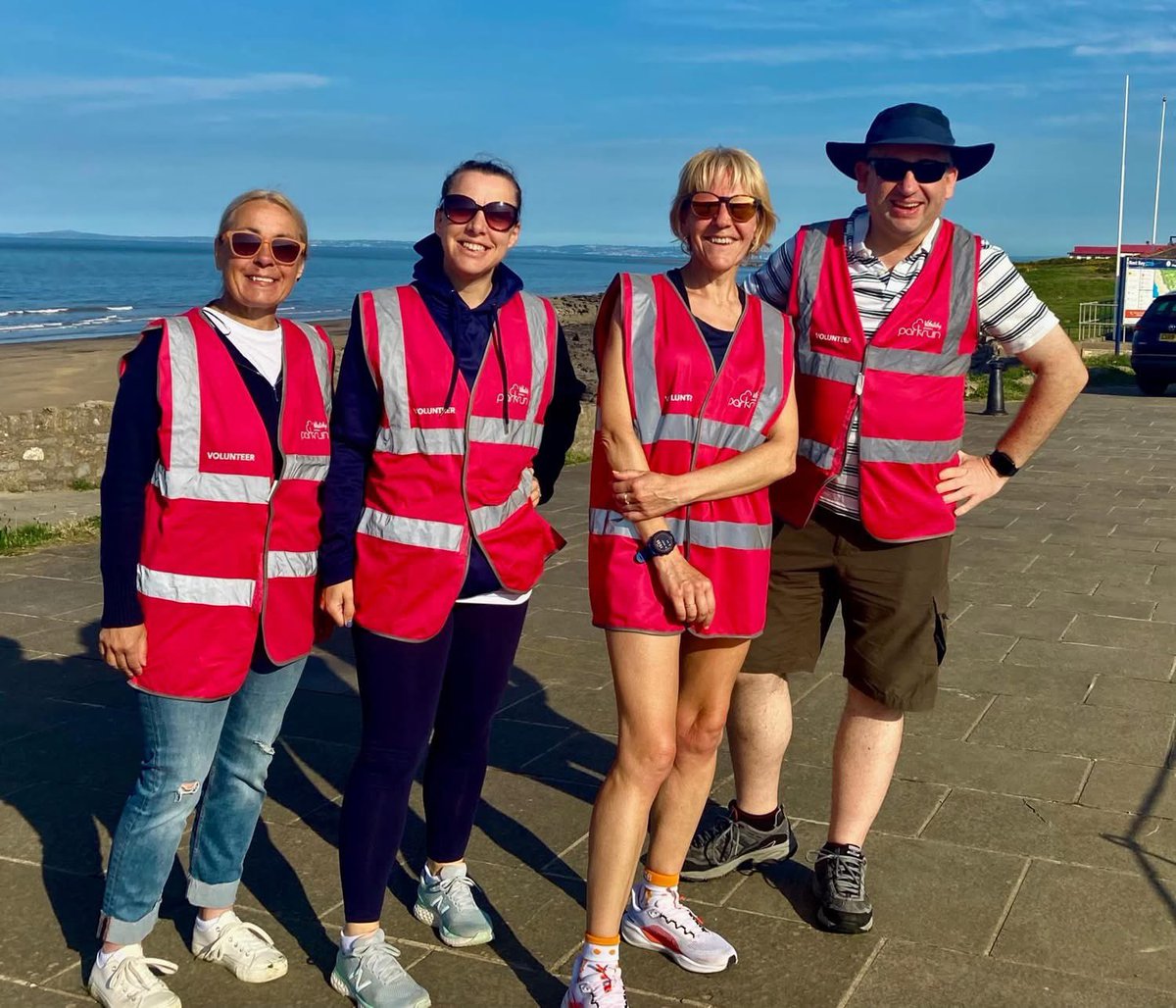 A whopping 6️⃣6️⃣0️⃣of you showed up for a bank holiday run, jog or walk in the ☀️ to Rest Bay and back 👏

Shout out as always to our volunteers&amp; today’s milestone achievers including the legends Jackie Lewis &amp; Mike Davies hitting the big 5️⃣0️⃣0️⃣

Diolch a da iawn pawb
#loveparkrun