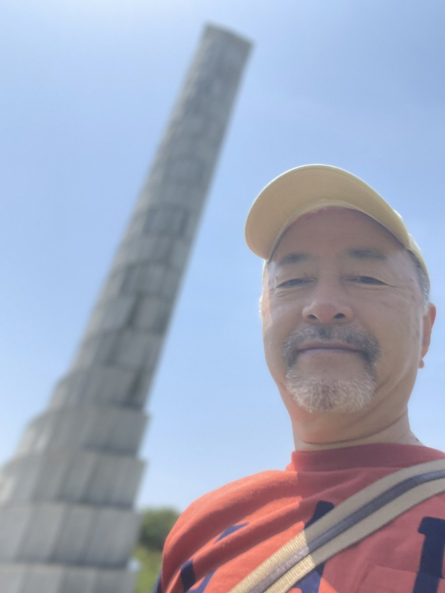 ４連休初日、虹の塔までお散歩🚶

３枚目が中から見た写真。
なんで虹の塔なのか分かりました（笑）。

皆様良い連休をお過ごし下さい。
お仕事の人は頑張って下さいね。